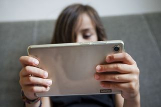 Nově zaplatíte koncesionářské poplatky i za chytrý mobil nebo tablet - Seznam Zprávy